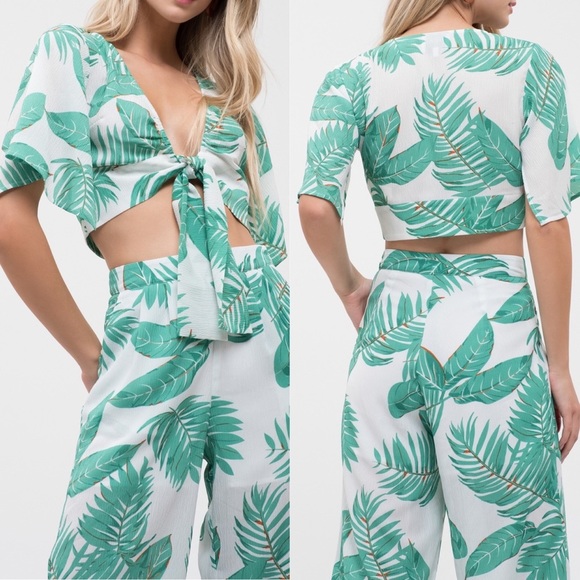 JOA Palm Blouse Crop Palm Women Short Sleeve NWT S Small Green White Resort Top - Picture 1 of 3